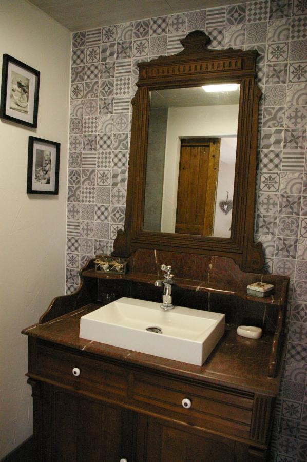 Au Charme D'Antan Bed & Breakfast Feron ภายนอก รูปภาพ