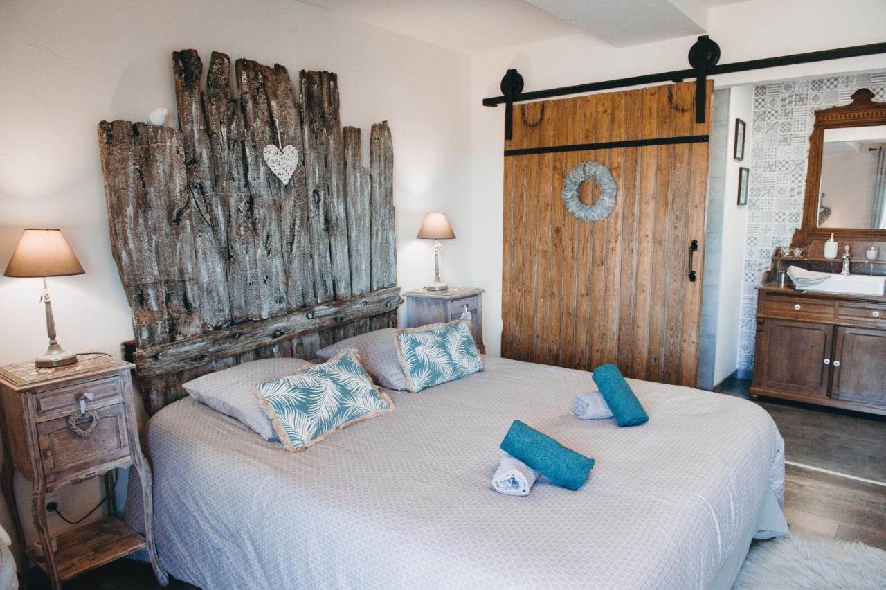 Au Charme D'Antan Bed & Breakfast Feron ภายนอก รูปภาพ
