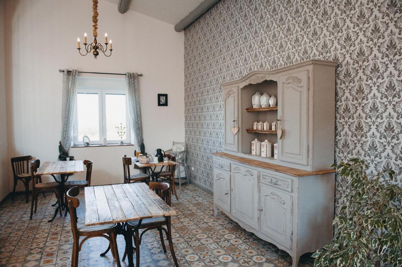 Au Charme D'Antan Bed & Breakfast Feron ภายนอก รูปภาพ