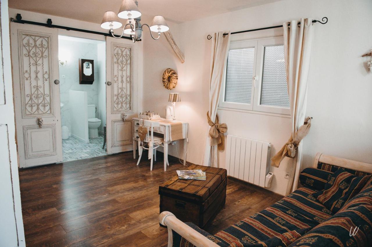 Au Charme D'Antan Bed & Breakfast Feron ภายนอก รูปภาพ