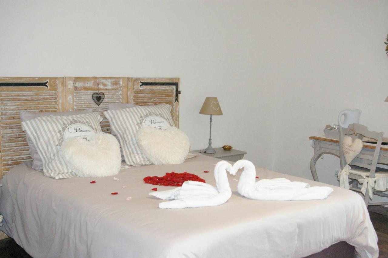 Au Charme D'Antan Bed & Breakfast Feron ภายนอก รูปภาพ