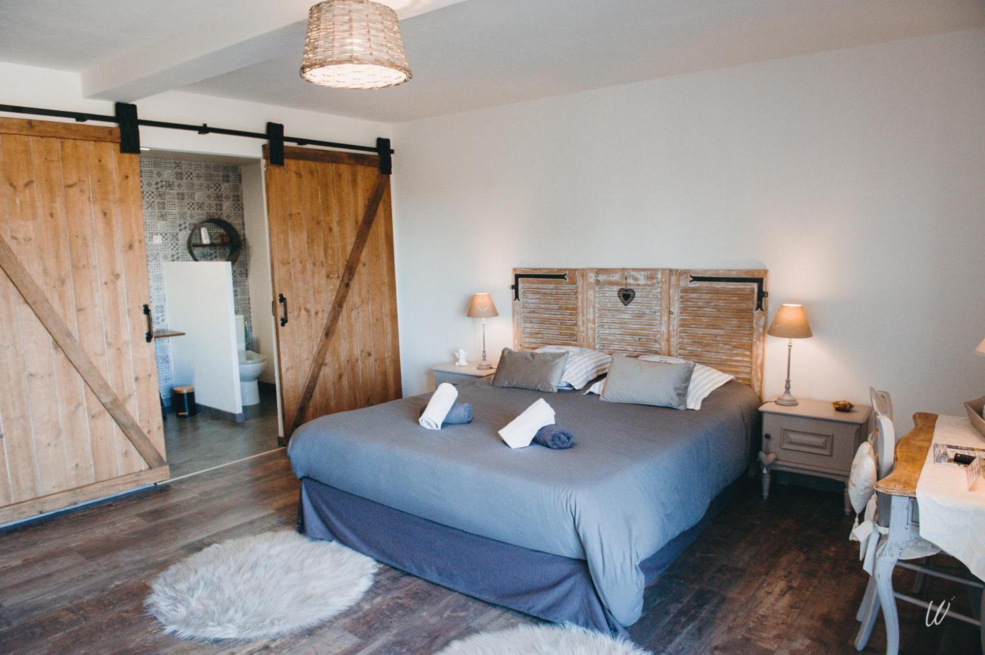 Au Charme D'Antan Bed & Breakfast Feron ภายนอก รูปภาพ