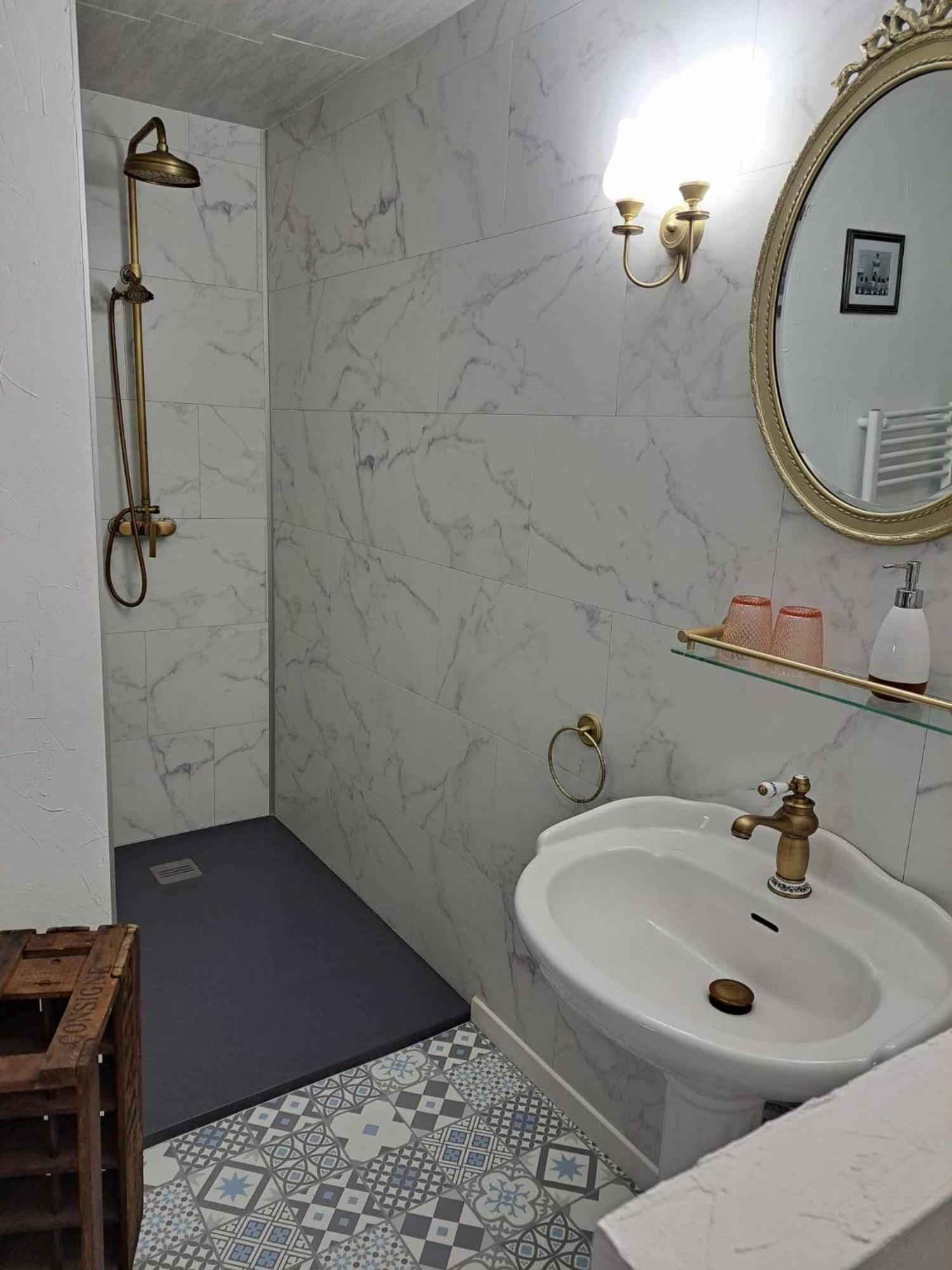 Au Charme D'Antan Bed & Breakfast Feron ภายนอก รูปภาพ