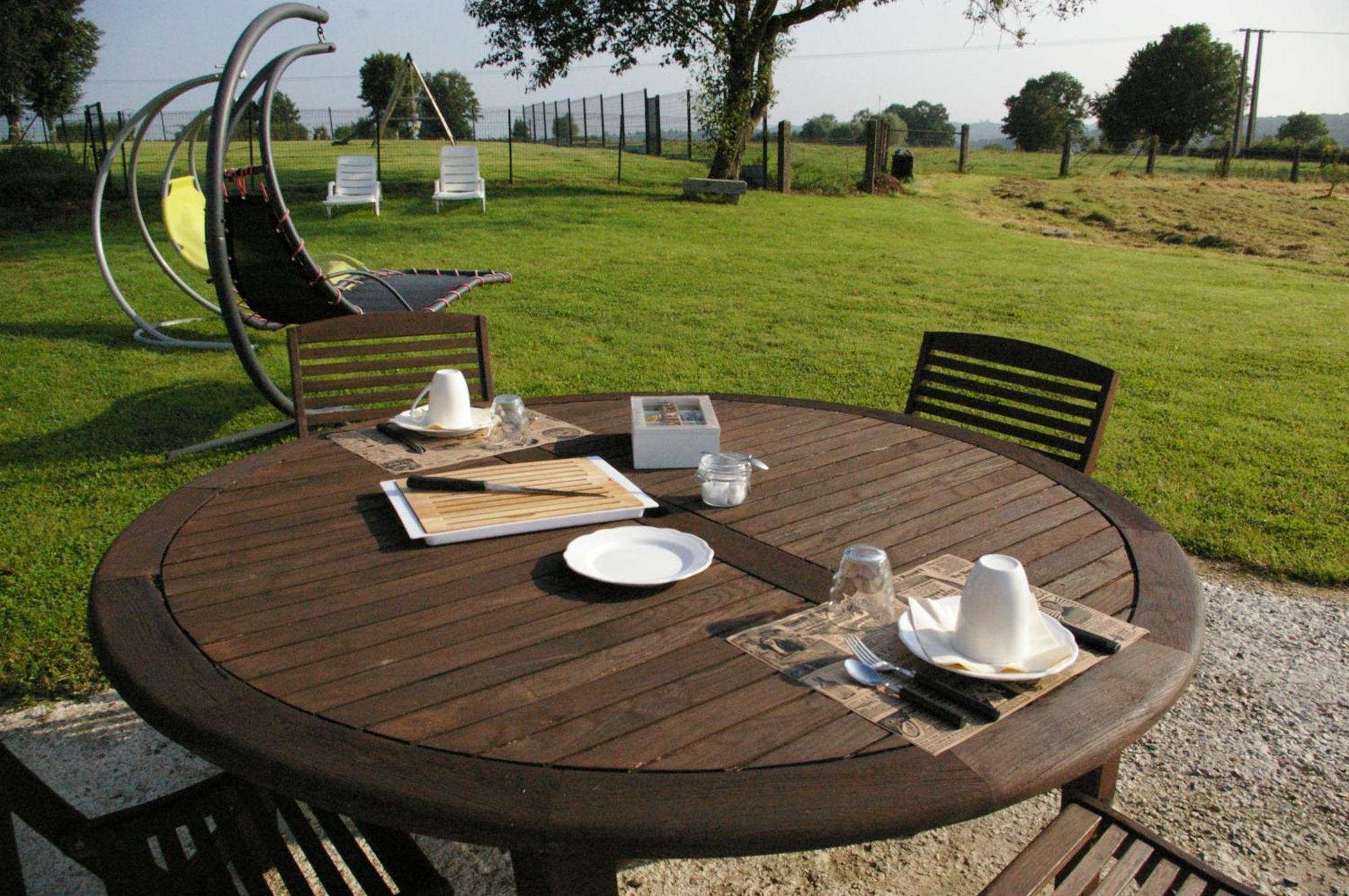 Au Charme D'Antan Bed & Breakfast Feron ภายนอก รูปภาพ