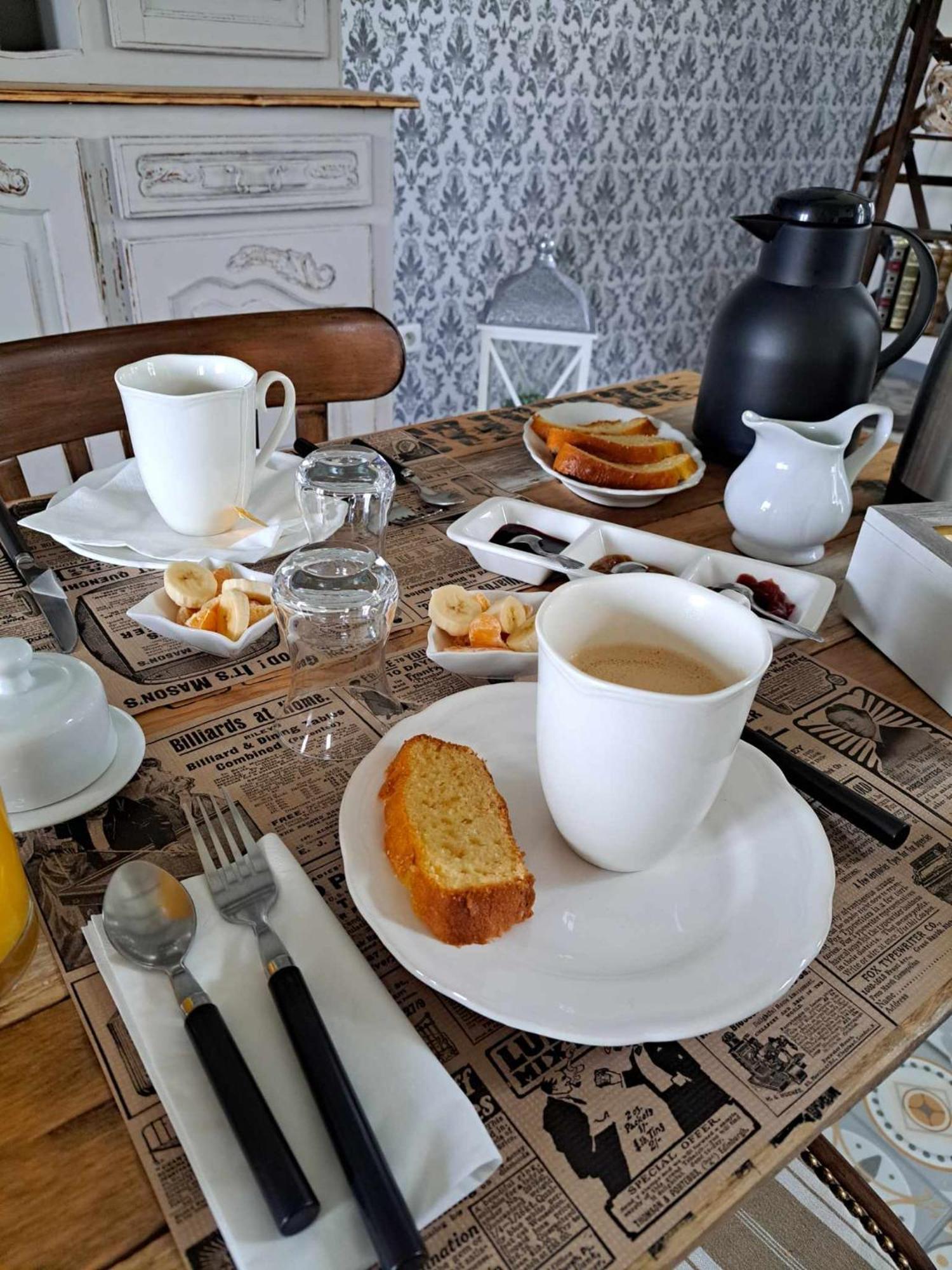 Au Charme D'Antan Bed & Breakfast Feron ภายนอก รูปภาพ