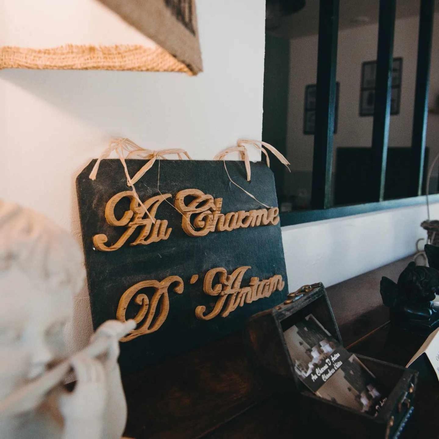 Au Charme D'Antan Bed & Breakfast Feron ภายนอก รูปภาพ