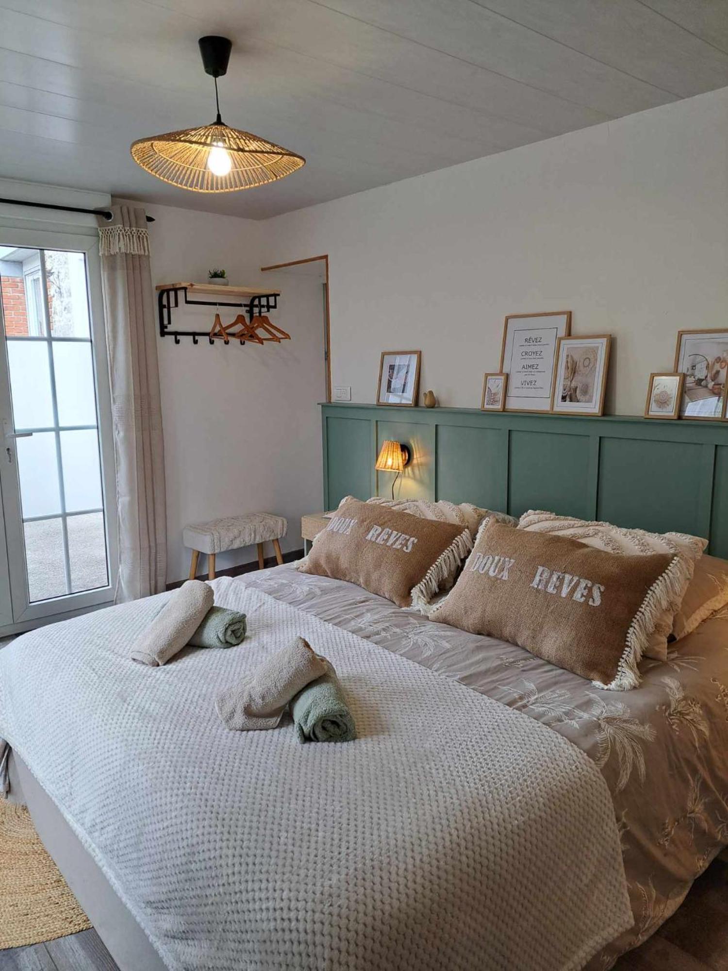 Au Charme D'Antan Bed & Breakfast Feron ภายนอก รูปภาพ